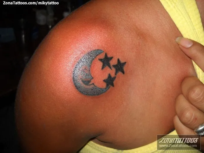 Tatuaje de mikytattoo - Lunas Estrellas Astronomía