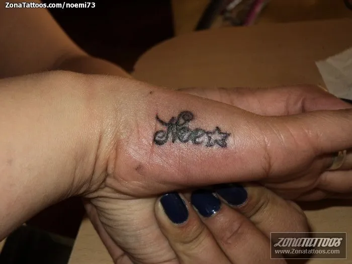 Tatuaje de NOEMI73 - Nombres Mano Letras