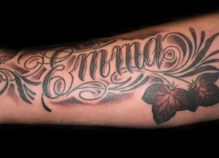 TATUAJES DE FLORES Y NOMBRE