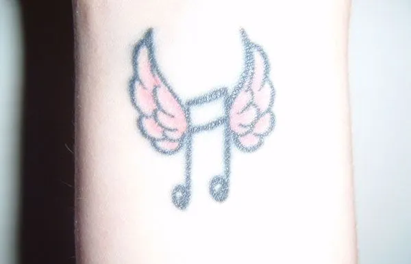 Tatuaje Nota musical con alas | DISEÑOS DE TATUAJES