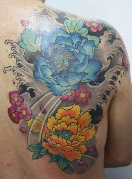 TATUAJE DE OLAS TRADICIONALES JAPONESAS