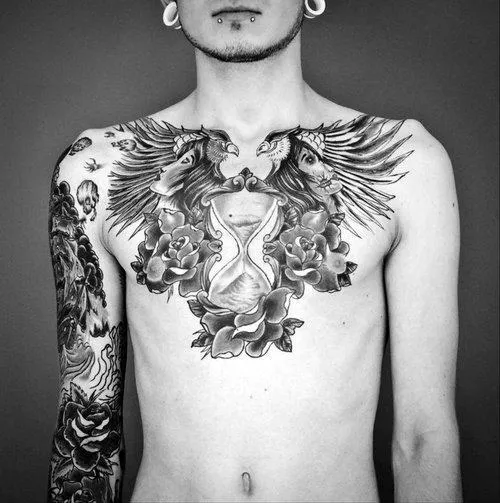 Tatuaje en el pecho