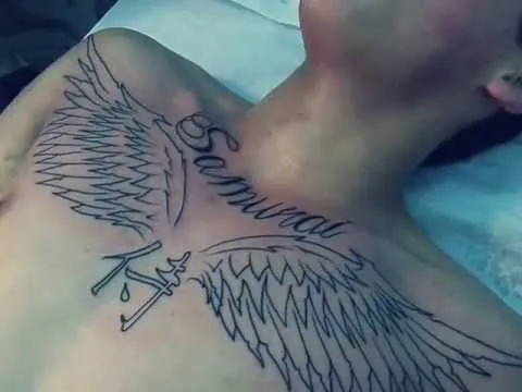 Primer tatuaje en el pecho - YouTube