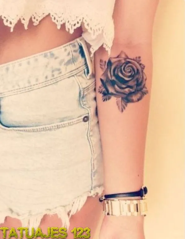 tatuaje-rosa-negra.jpg