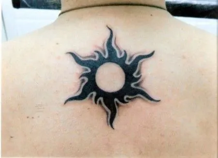TATUAJE DE UN SOL, Y UN PAISAJE DE GOLONDRINAS TATUAJE DE UN SOL, Y UN PAISAJE DE GOLONDRINAS