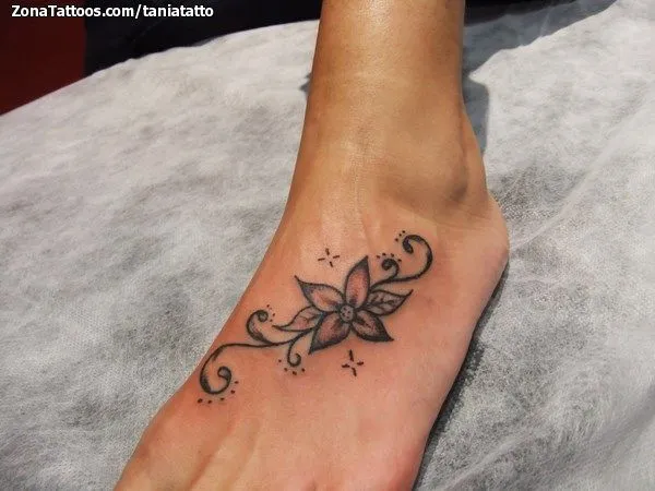 Tatuaje de TANIATATTO - Empeine Flores Pie