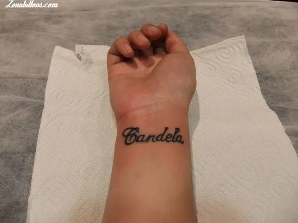 Tatuaje de TANIATATTO - Nombres Candela Muñeca Tatuaje de TANIATATTO - Nombres Candela Muñeca