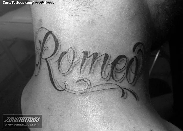 Tatuaje de tesotattoos - Letras Nombres Cuello