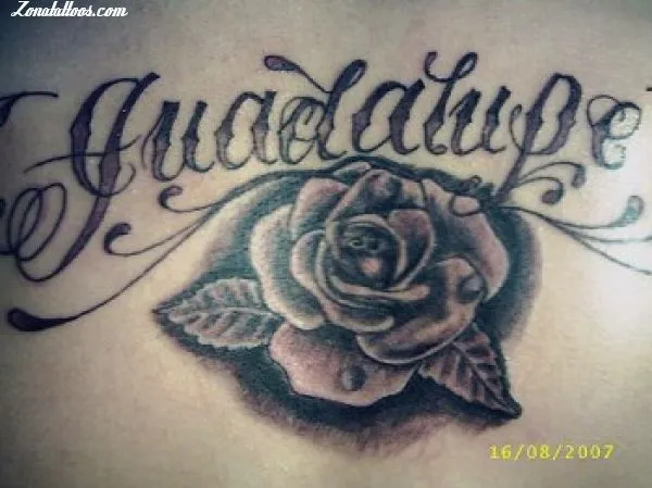 Tatuaje de yako - Rosas Nombres