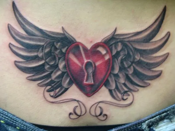 Tatuajes de alas con corazones - Imagui