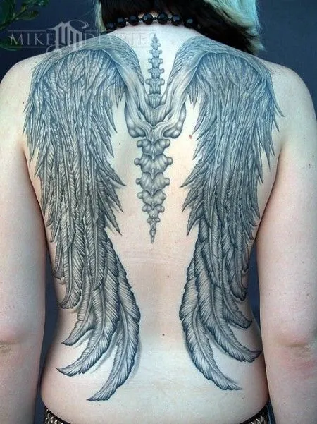 Tatuajes alas en la espalda - Imagui