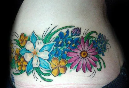 Las flores elegidas para el tatuaje también pueden cambiar ... Las flores elegidas para el tatuaje también pueden cambiar ...