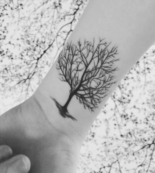 Los tatuajes de árboles son un símbolo de la armonía entre el ...