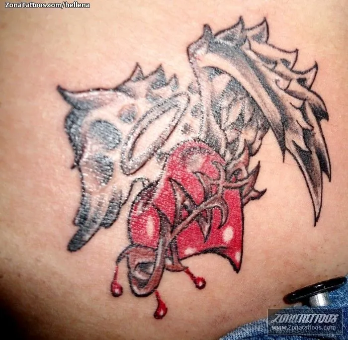 Tatuaje de HELLENA - Corazones Alas