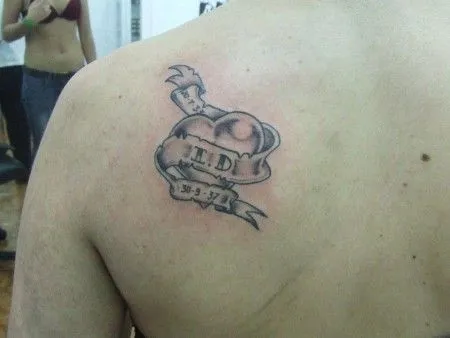Tatuajes de corazones con flechas - Imagui
