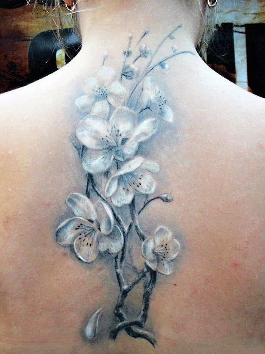 TATUAJES EN LA ESPALDA PARA MUJER CON FLORES HAWAIANAS - Buscar ...