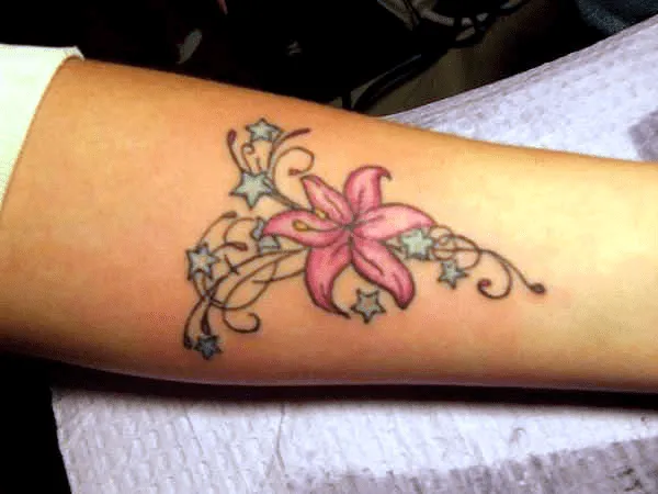 Tatuajes de flores en la muñeca - Imagui
