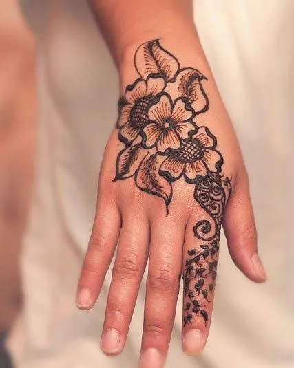 TATUAJES DE HENNA PARA MUJERES - TATUAJES PARA MUJERES