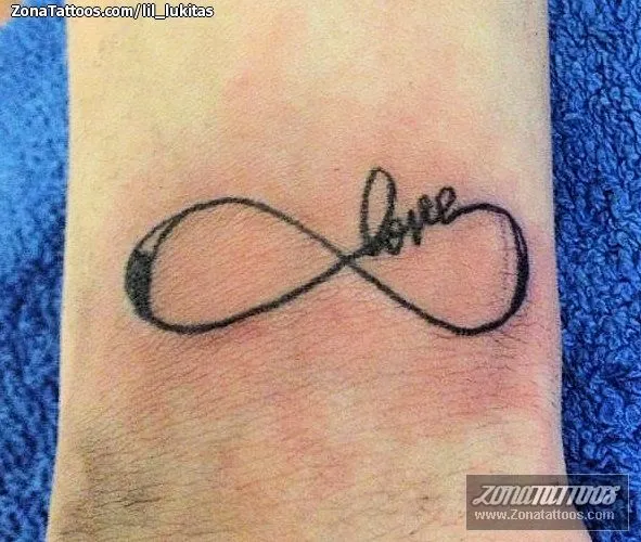 Tatuaje de Lil_Lukitas - Símbolos Infinitos Muñeca