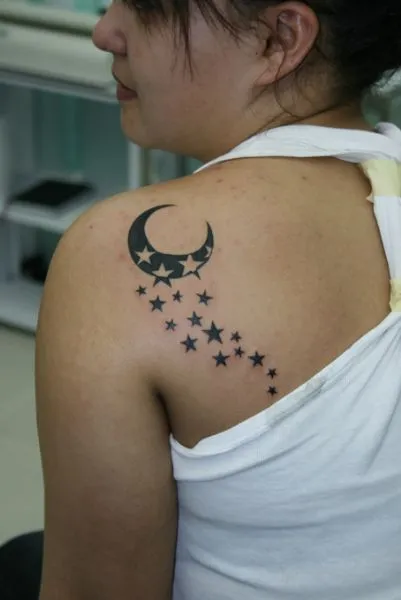 tatuajes de luna y estrellas en el cuello - Buscar con Google ...