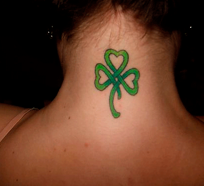 TATUAJES PARA MUJER: TATUAJES DE TRÉBOLES DE TRES Y CUATRO HOJAS TATUAJES PARA MUJER: TATUAJES DE TRÉBOLES DE TRES Y CUATRO HOJAS