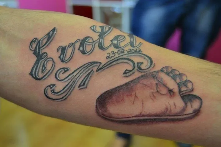 Pie de bebe de 1 mes y nombre by Eri Ramírez | Tattoo's by Eri ... Pie de bebe de 1 mes y nombre by Eri Ramírez | Tattoo's by Eri ...