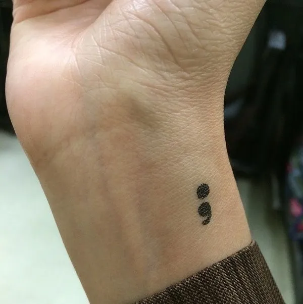 Tatuajes de Punto y Coma, El Inicio De Una Nueva Vida Tatuajes de Punto y Coma, El Inicio De Una Nueva Vida