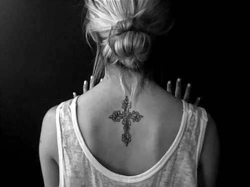 TATUAJES RELIGIOSOS DE CRUCES PARA MUJERES - TATUAJES PARA MUJERES