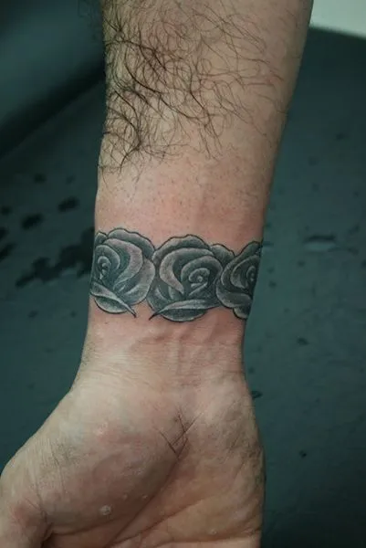 Tatuajes de rosas en la muñeca - Imagui