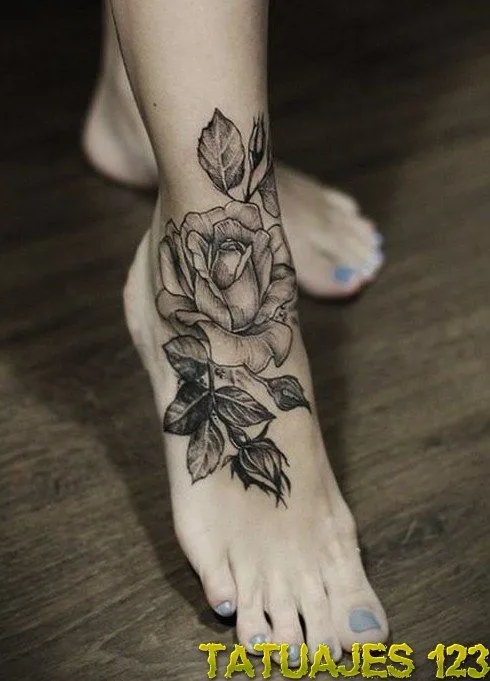Tatuajes de rosas negras