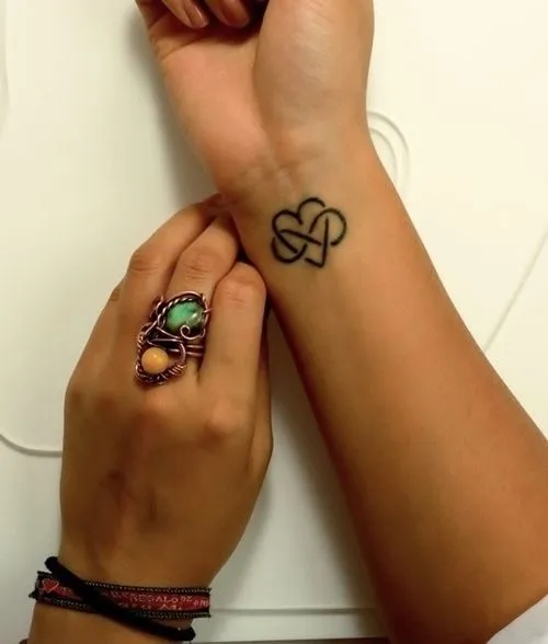 Tatuajes símbolos amistad - Imagui