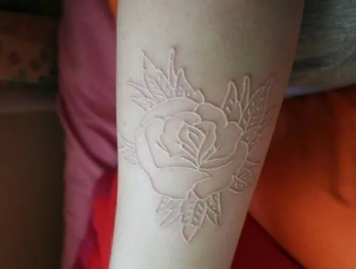 Lo llevamos en la piel: Tinta Blanca, un tatuaje original. Lo llevamos en la piel: Tinta Blanca, un tatuaje original.