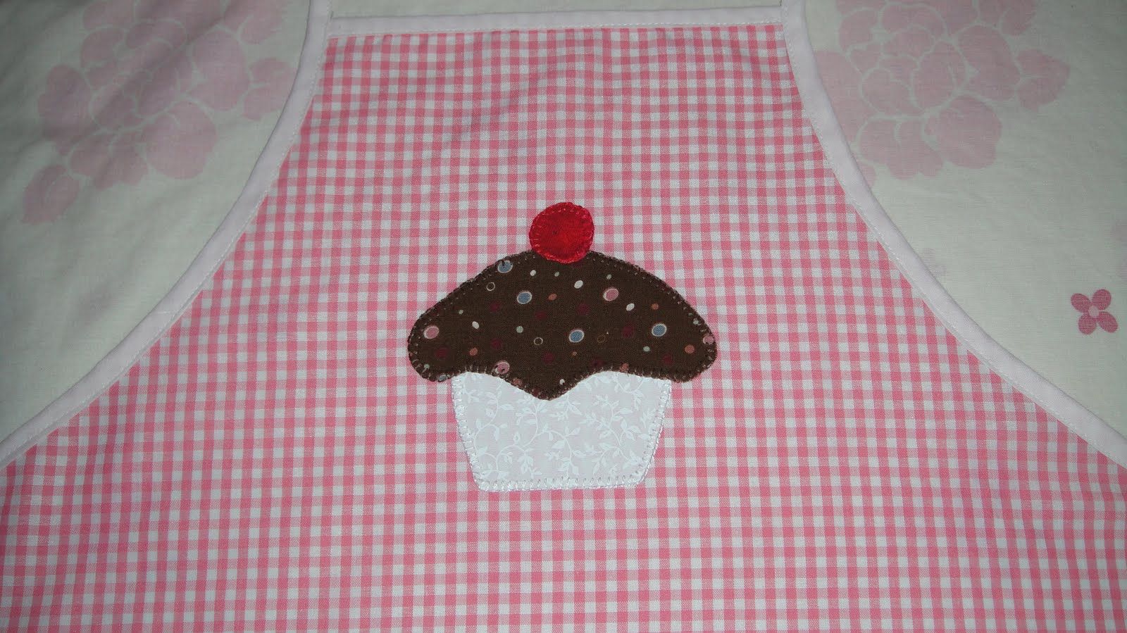 Té con Patchwork, el blog de Violeta y Azahara: Delantal con magdalena Té con Patchwork, el blog de Violeta y Azahara: Delantal con magdalena