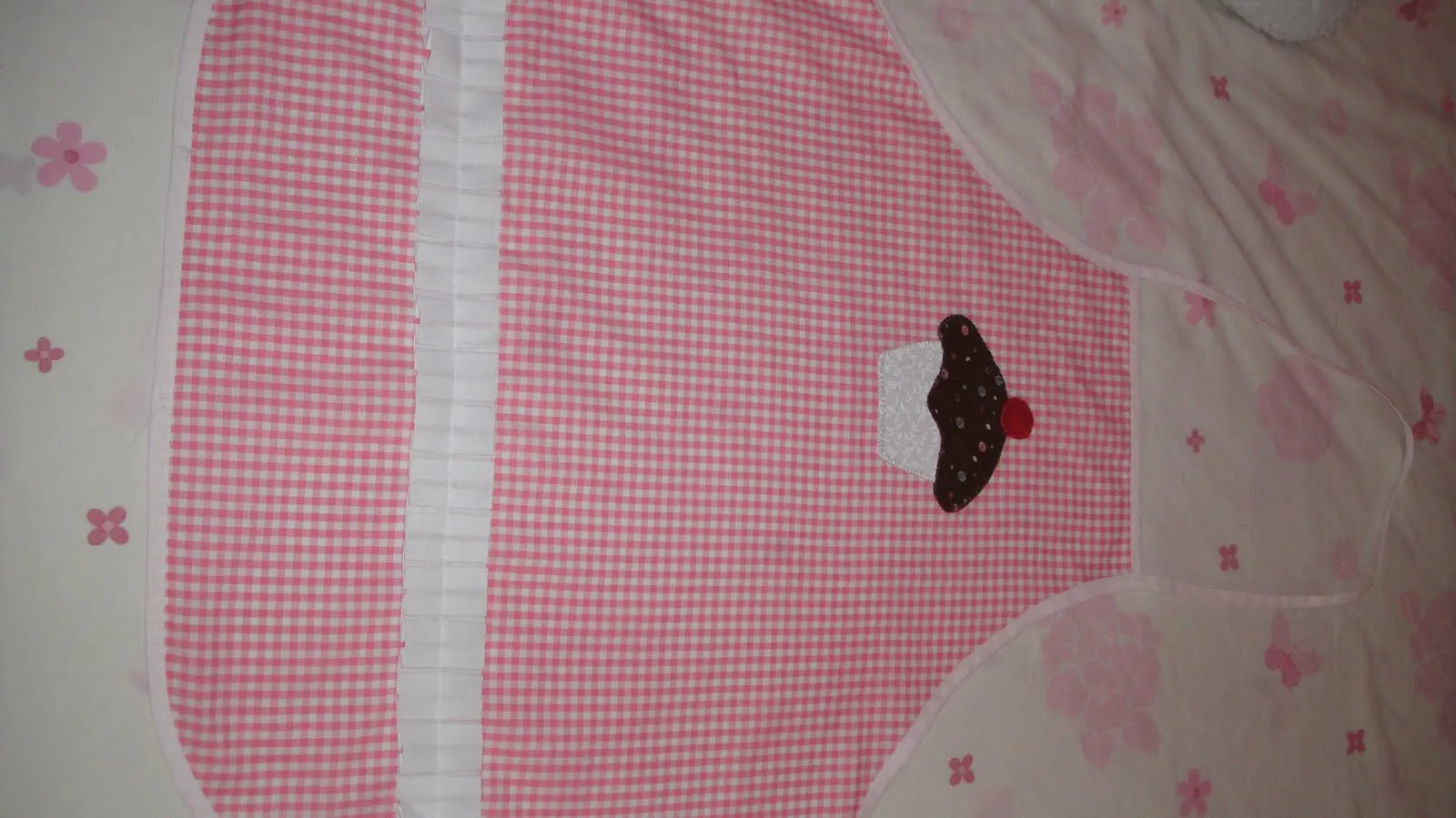 Té con Patchwork, el blog de Violeta y Azahara: Delantal con magdalena Té con Patchwork, el blog de Violeta y Azahara: Delantal con magdalena
