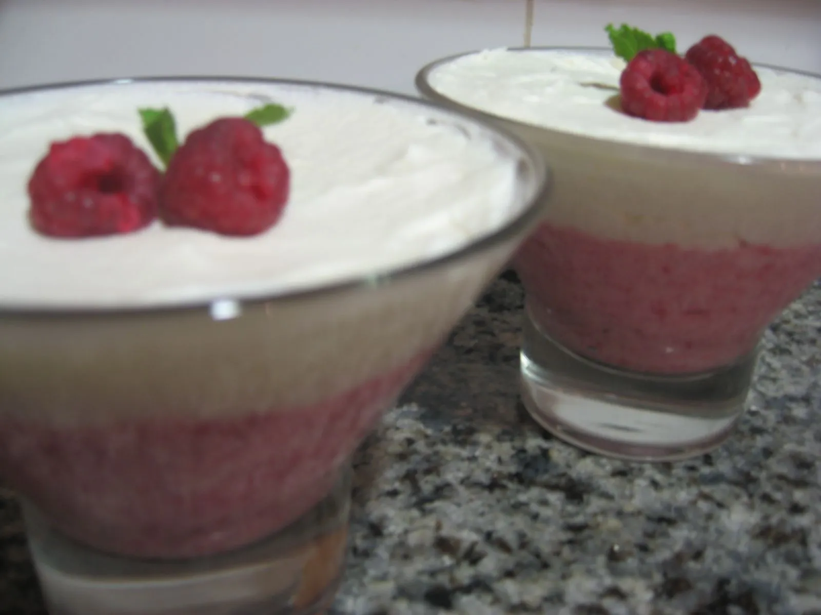 a teacher in the kitchen: Mousse de frambuesas con chantilly a teacher in the kitchen: Mousse de frambuesas con chantilly