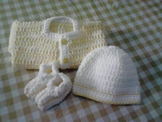 A tejer todo el año....: TEJIDOS PARA EL RECIEN NACIDO THIAGO!!!