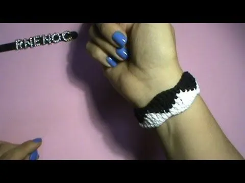 COMO TEJER PULSERA BLANCO Y NEGRO UNISEX GANCHILLO CROCHET - YouTube