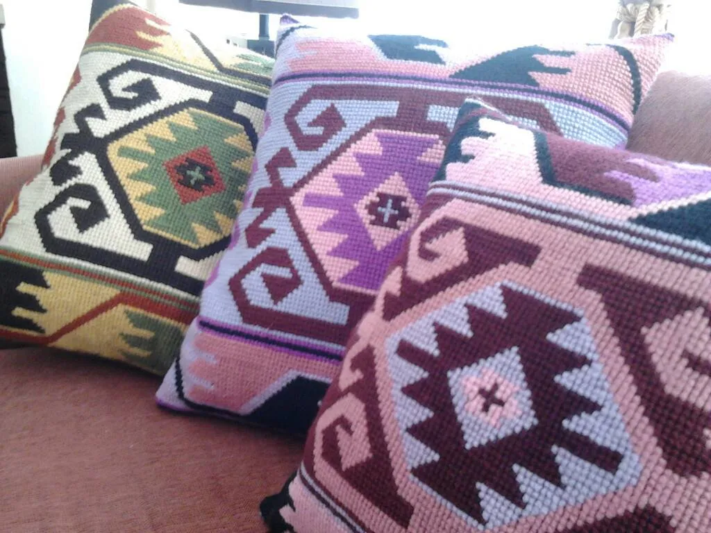 Tejer: "El arte de crear con tus manos".: Cojines en punto cruz Tejer: "El arte de crear con tus manos".: Cojines en punto cruz