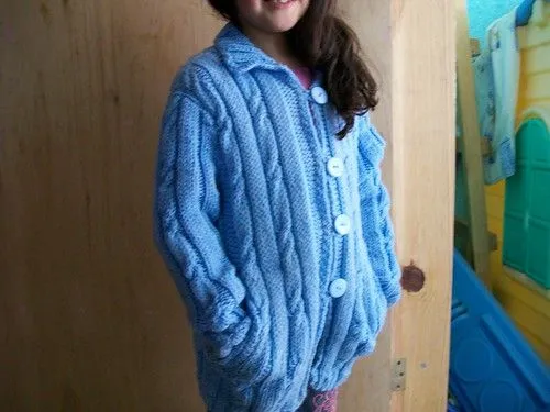 tejiendo con gancho, agujas y amor: Sueter azul abierto talla 8