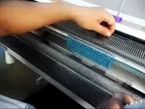 Tejido a Máquina - Calado manual - YouTube
