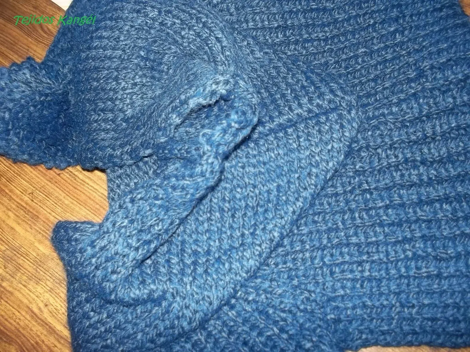 Tejidos Kangél: suéter con capucha y gorro