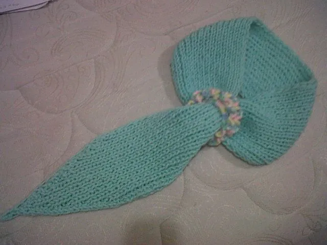 TEJIDOS Y ALGO MAS: BUFANDA TIPO CORBATA CON FLOR