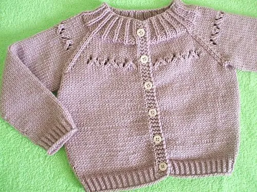 TEJIENDO A DOS AGUJAS: Un Cardigan para niños