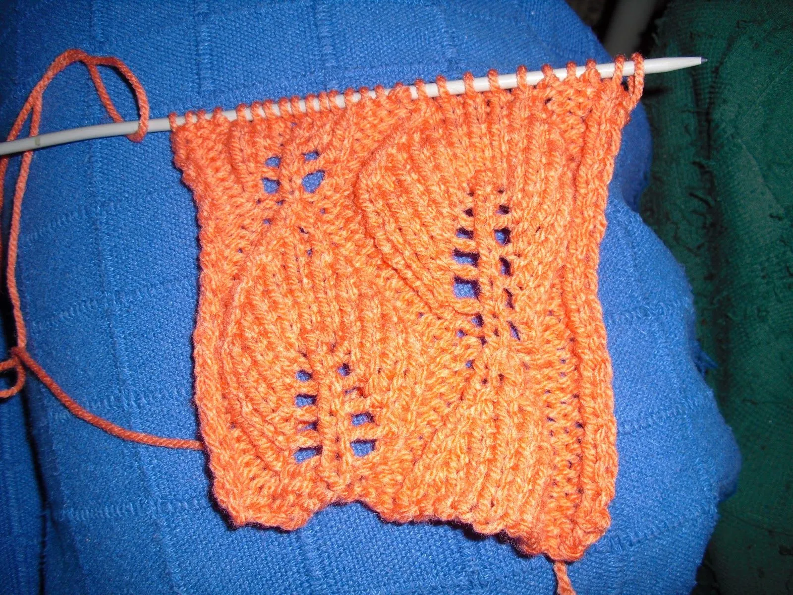 Tejiendo y Creando: Punto de hojitas caladas Tejiendo y Creando: Punto de hojitas caladas
