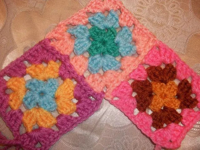 Tejiendo las Horas: PAP Como unir grannys a crochet.