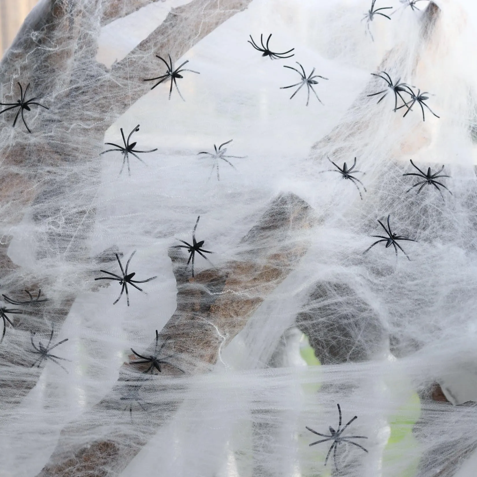 Tela de araña de 1200 pies cuadrados para decoración de Halloween, telarañas falsas superelásticas con 60 Tela de araña de 1200 pies cuadrados para decoración de Halloween, telarañas falsas superelásticas con 60