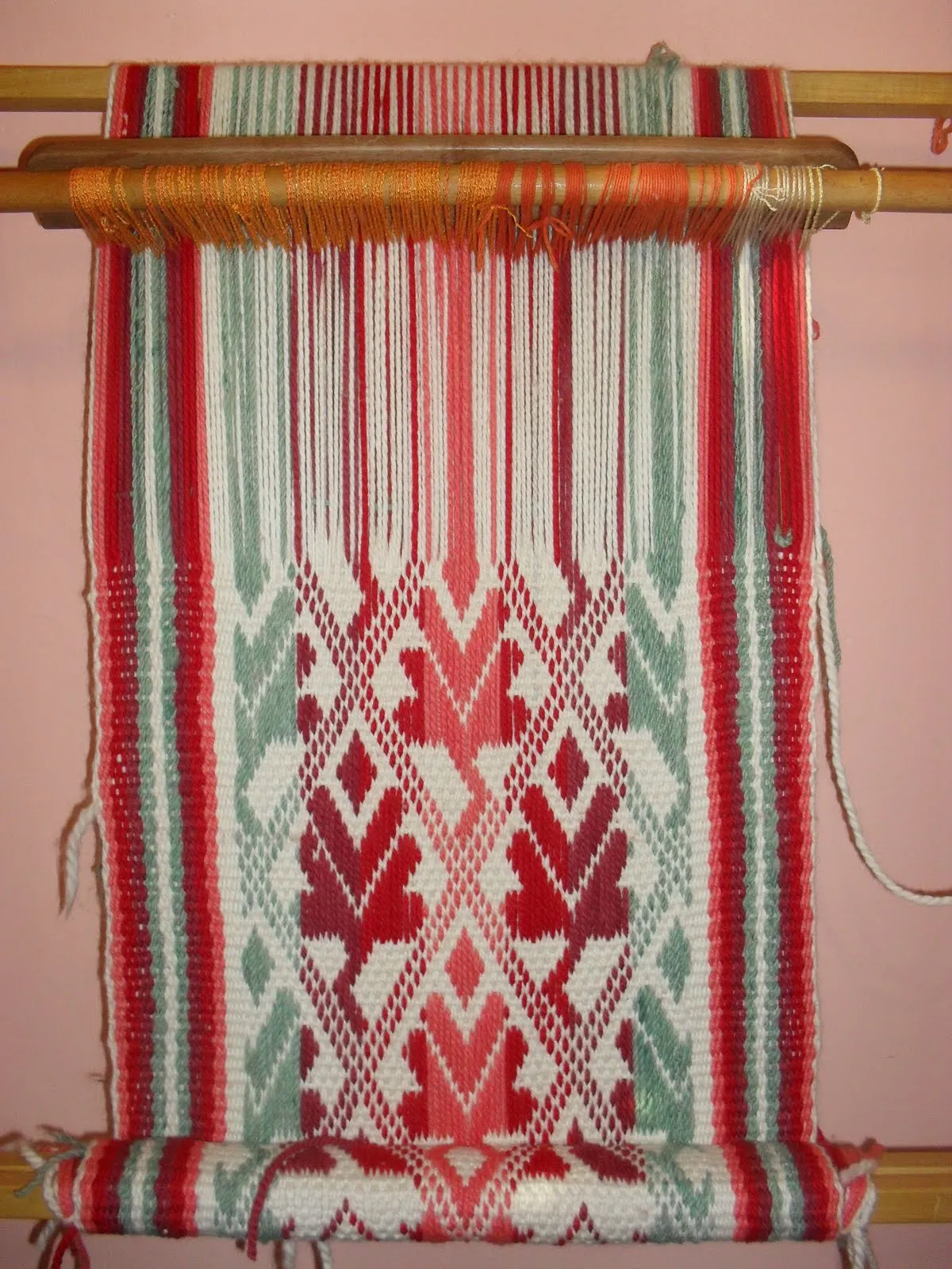 UN LUGAR DE TELAR WITRALWE: TAPIZ MAPUCHE UN LUGAR DE TELAR WITRALWE: TAPIZ MAPUCHE