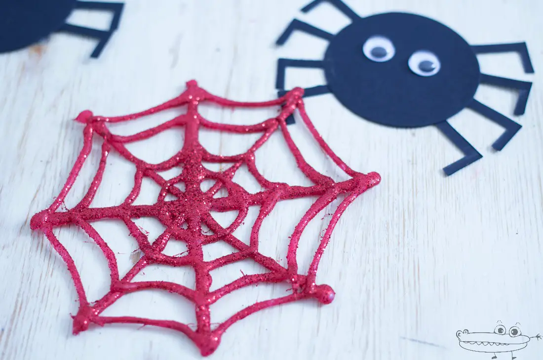 Telarañas fáciles para Halloween -Manualidades Infantiles Telarañas fáciles para Halloween -Manualidades Infantiles