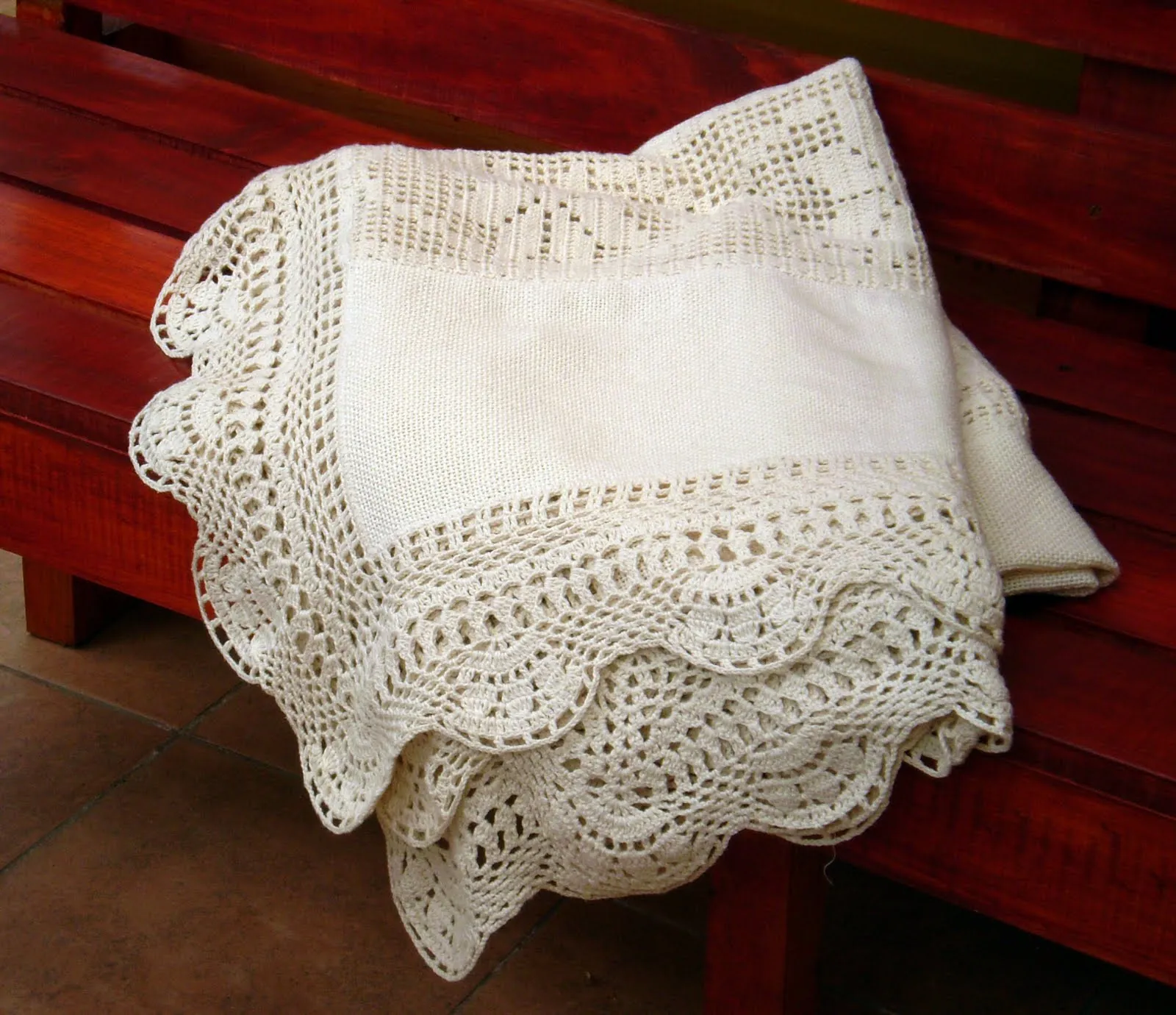 Telares y tejidos: Cubrecamas, cojines y mantel