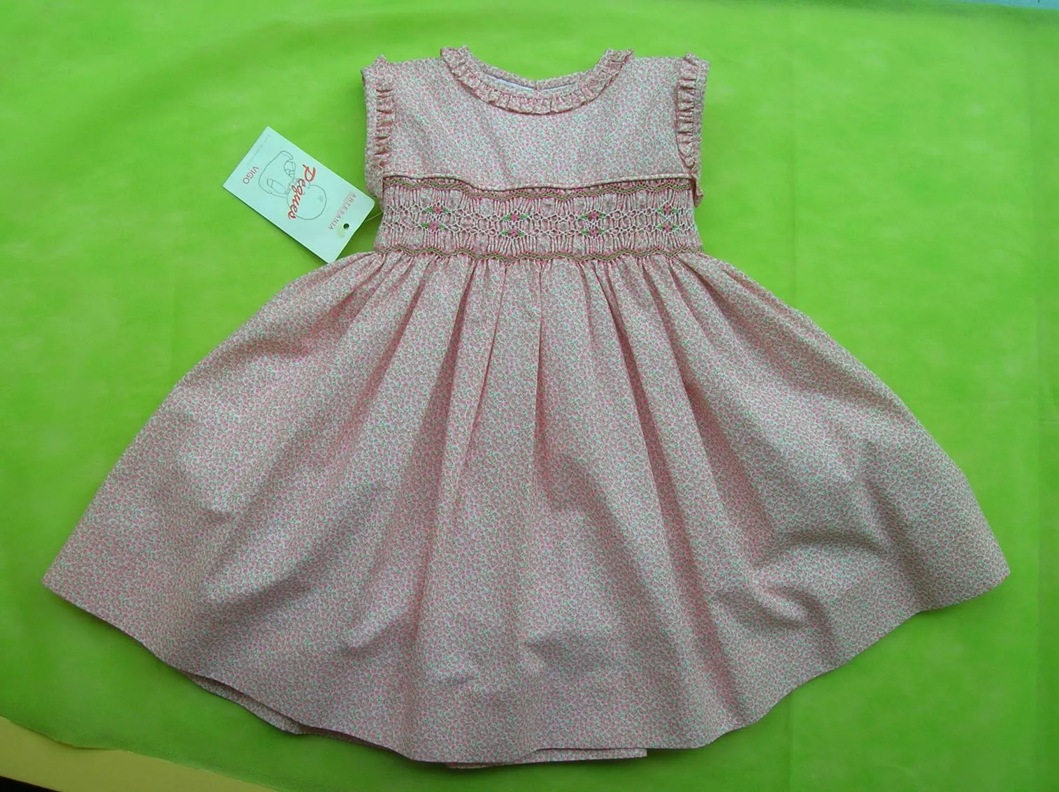 Telela y sus vestidos: Tesoros I: Vestidos de nido de abeja ... Telela y sus vestidos: Tesoros I: Vestidos de nido de abeja ...